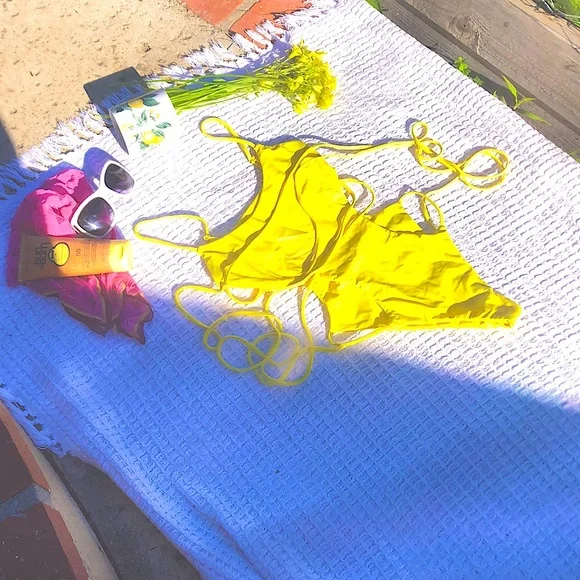 Lovers + Friends TIED UP ONE PIECE IN YELLOW sz xs - Picture 5 of 9